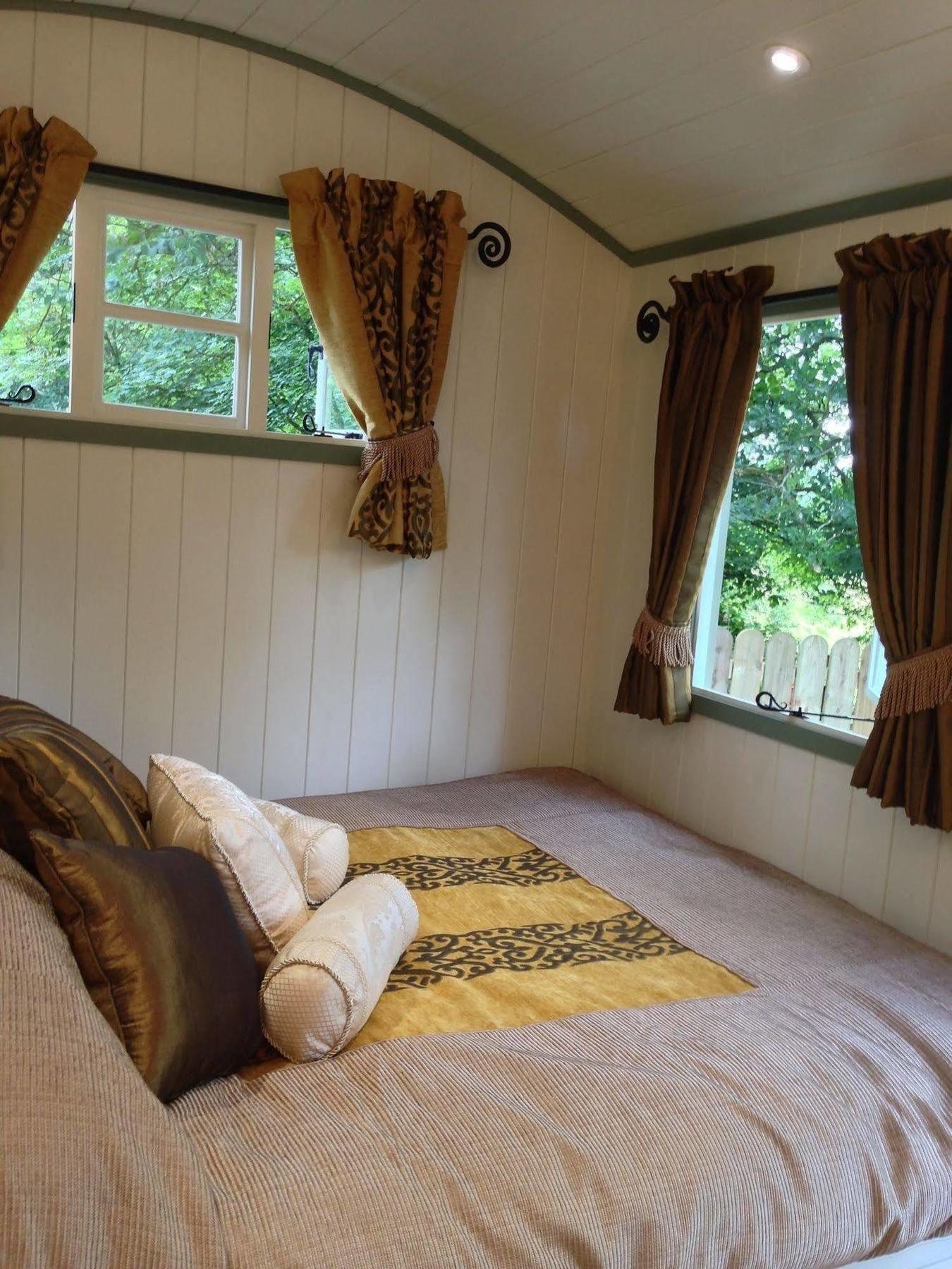 Posh Huts Farmstay Falstone Eksteriør billede